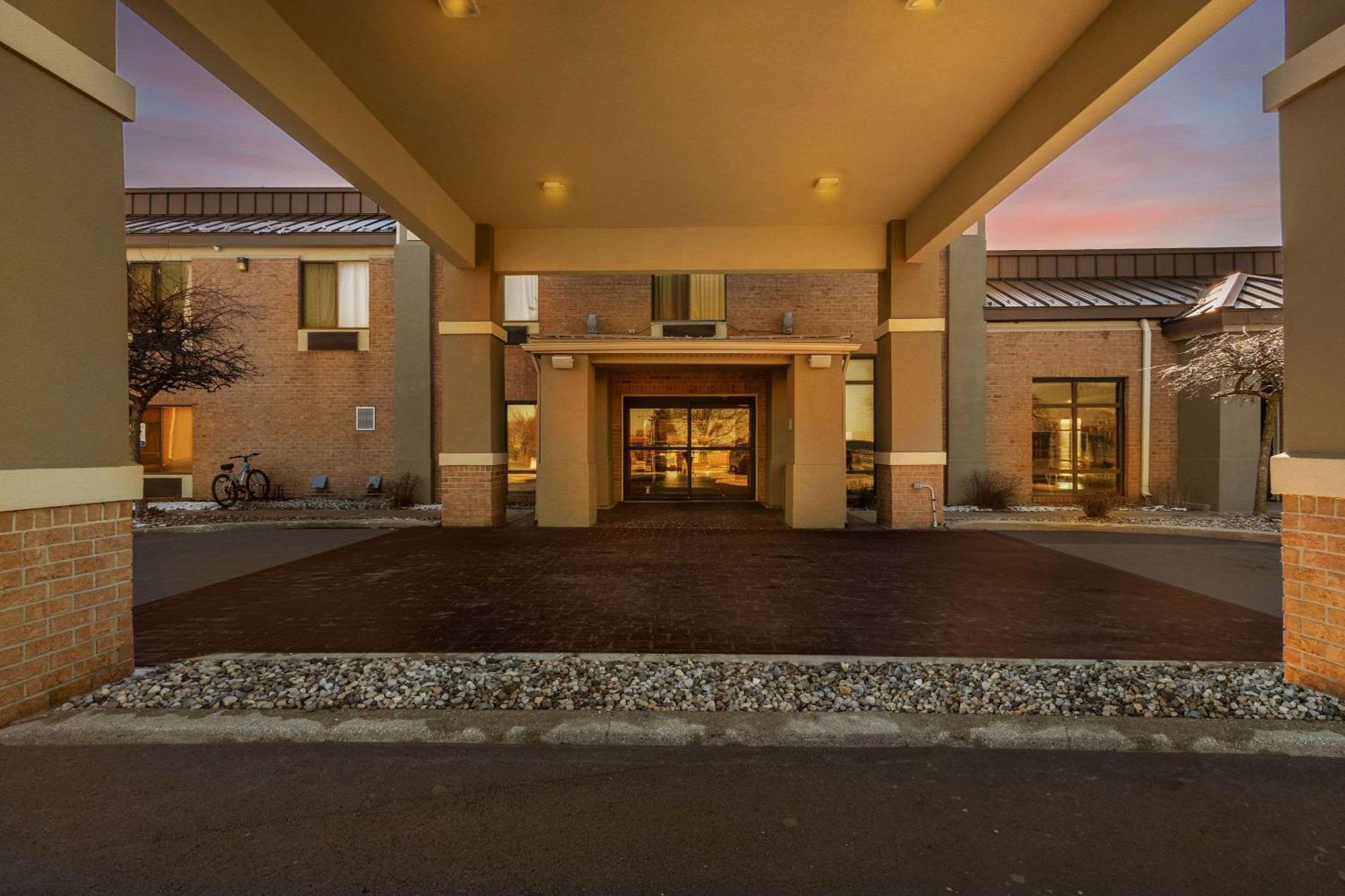 Comfort Inn Huntington Near University Exterior foto