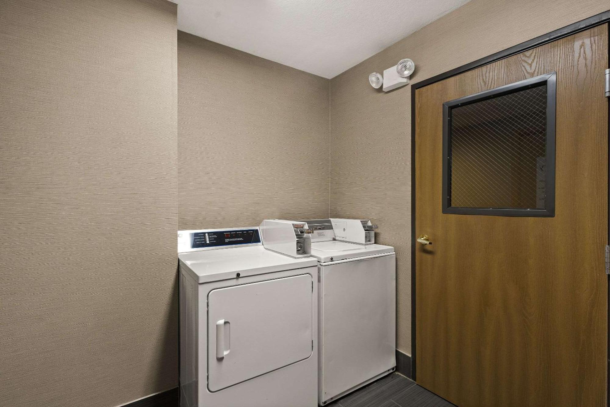 Comfort Inn Huntington Near University Exterior foto