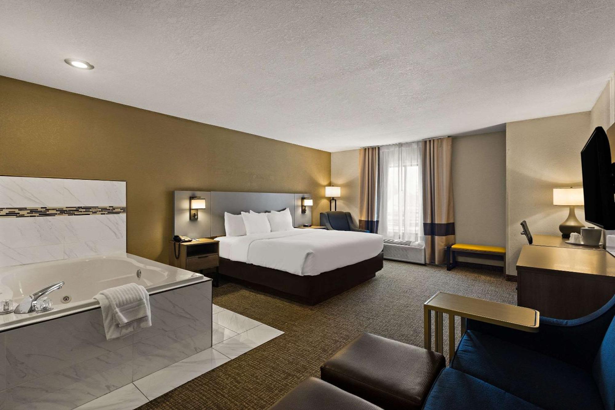 Comfort Inn Huntington Near University Exterior foto